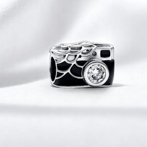 Spiderman Kamera Anhänger Charme, kleine Spiderman Schwarz Kamera Charme, Spiderman Charme, Schmuck Geschenk, passt auf Pandora Armband, Geschenk für sie