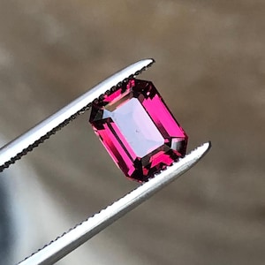 Rare Umbalite Garnet 1.75 Carat – Natural Pinkish Red Garnet from Tanzania – Eye Clean Loose Gemstone for Ring or Jewelry - African Garnet
