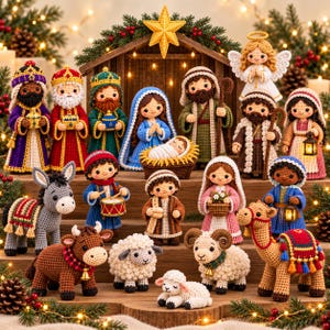 Puede incluir: Un set de nacimiento de ganchillo con figuras de la Sagrada Familia, tres reyes magos, un ángel, pastores y animales como un burro, un camello, ovejas y una vaca. Las figuras están dispuestas frente a un establo de madera con una estrella dorada.
