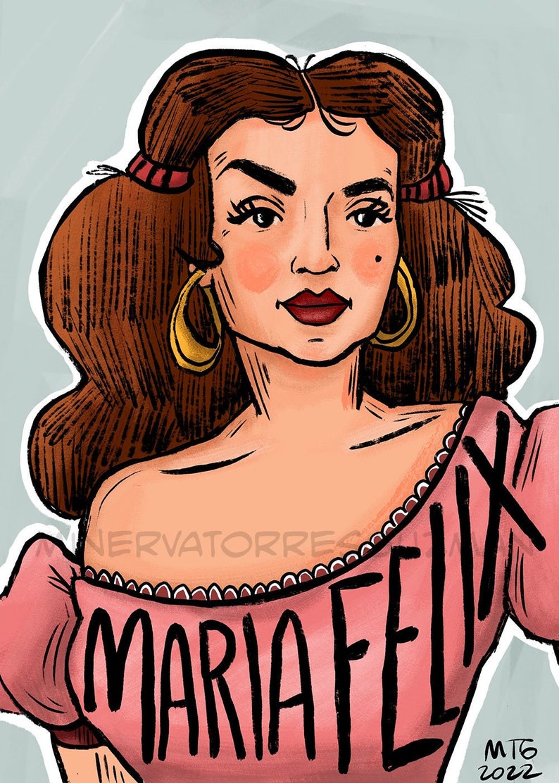 Pu&ograve; includere: Un'illustrazione digitale di una donna con i capelli castani, che indossa grandi orecchini a cerchio dorati e una camicia rosa con la scritta "MARIA FELIX" stampata su di essa.
