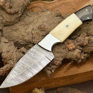 Handmade Damascus Steel Hunting Knife: Camel Bone Handle, Leather Sheath