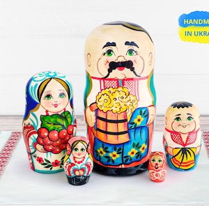 Poupées gigognes Matriochka - Babushka en bois - Art folklorique décoration d&#39;intérieur et cadeau - Poupées empilables de la famille Kozak - Famille ukrainienne par lot de cinq 5,7&quot;