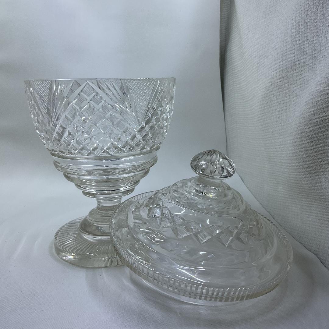 [美品]クリスタルガラス 蓋付きボウル カットデザイン 美品]クリスタルガラス 蓋付きボウル カットデザイン