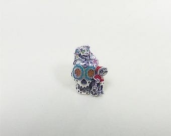 Charm de calavera que brilla en la oscuridad de Pandora Parks Pixar Coco Miguel y Dante