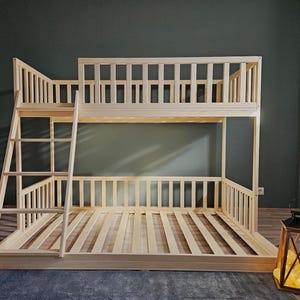 Litera de madera maciza de álamo temblón con cama inferior, altillo para compartir entre hermanos, cama inferior espaciosa con escalera inclinada segura, muebles infantiles naturales.