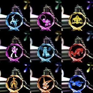 Custom made - Legendary Pokemn Ihrer Wahl LED Farbwechsel K9 Crystal Schlüsselanhänger - w 7 Farben auch Geschenkbox und Batterie inkl