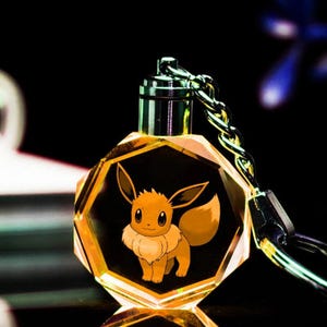 Custom made - fanmade Pokmon Ihrer Wahl LED Farbwechsel K9 Crystal Schlüsselanhänger - w 7 Farben auch Geschenkbox und Batterie inkl