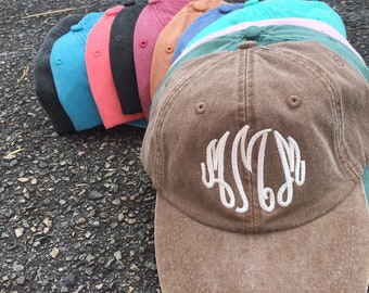 Lage baseballpet met monogram, met pigment geverfd katoen