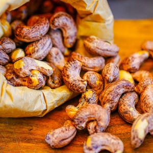 Natural In - Shell Cashews, Natural & Unprocessed, Roasted or Raw, Healthy Snack, Shell-On Freshness, Cashews With Skin, Premium Snacks,