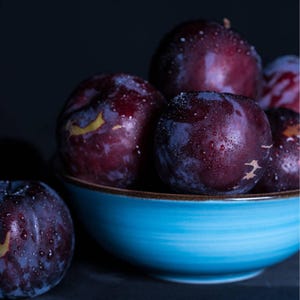 Fresh Angelica Plums – Juicy, Tart & Naturally Grown, Garden to Table, No Additives, Fast Worldwide Shipping, Fresh Plums, 400 Grams
