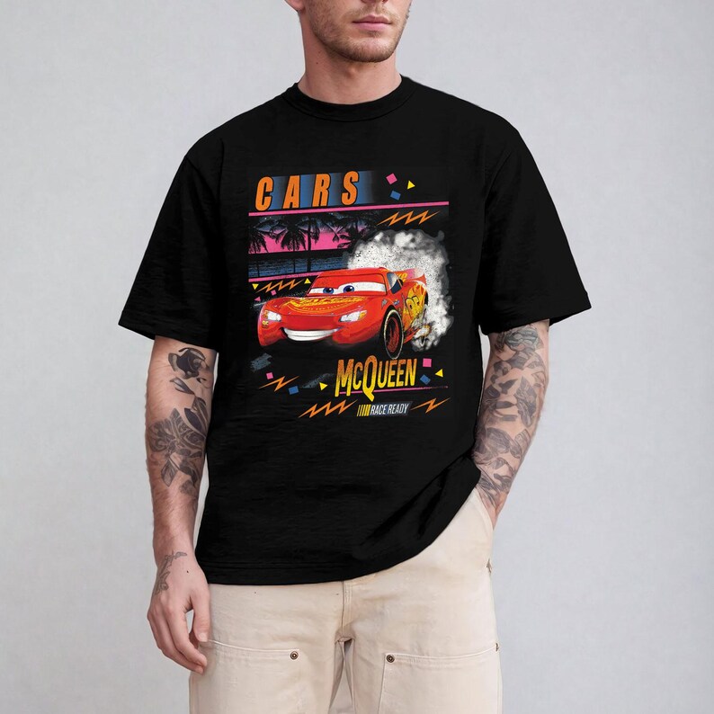 Vintage Disney Pixar Cars Lightning McQueen Palm Tree Sunset Premium T-Shirt, Disney Trip Gift, Disneyland Vacation Shirt for Kids & Adults bild 2