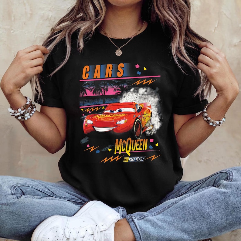 Vintage Disney Pixar Cars Lightning McQueen Palm Tree Sunset Premium T-Shirt, Disney Trip Gift, Disneyland Vacation Shirt for Kids & Adults bild 1
