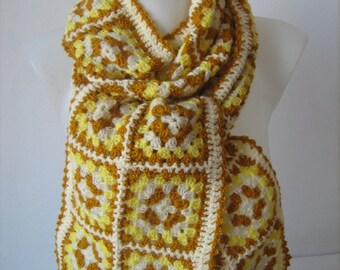 Oma Quadratischer Schal, häkeln, einzigartiges Design, Warm, Hippie-Stil, gelb, weiß, Farben, handgefertigt, Boho, Patchwork, Dame Geschenk