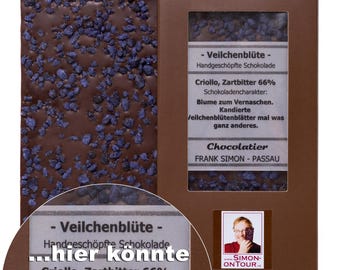 Veilchenblüte 66% -80g Zartbitterschokolade Criollo | Handgeschöpft mit Wunschtext auf Banderole |Schokoladen-& Webinar-Manufaktur in Passau