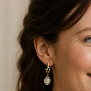 Pearl Knot Bridesmaid Earrings: Tie The Knot Wedding Jewelry, Dainty Bridal Accessory afbeelding 4