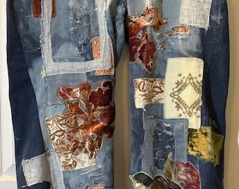 Geüpcycleerde boho-jeans, vintage linnen patches, fluweel/velours, met de hand geborduurde draagbare kunst