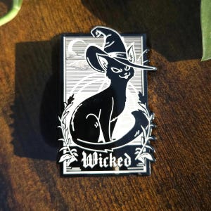 Witchy Kitty Hard Emaille Pin - Schwarze Katze Witch
