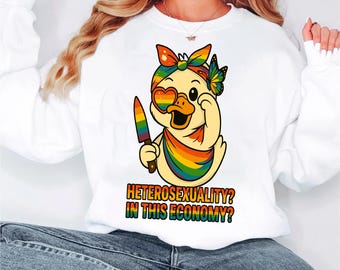 Maglietta "Eterosessualità in questa economia", divertente maglietta LGBTQ Pride, regalo lesbico, gay, queer, maglietta arcobaleno, maglietta Proud Mom Pride
