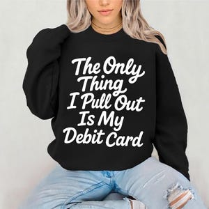 La seule chose que je sors est ma carte de débit PNG Conception drôle de mari humoristique pour la conception de t-shirt SVG sarcastique en téléchargement numérique