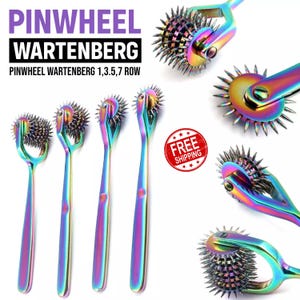 Może przedstawiać: Kolekcja tęczowych narzędzi pinwheel Wartemberg. Obraz przedstawia wiele narzędzi z kolczastymi kołami i długimi uchwytami. Tekst "PINWHEEL WARTENBERG" jest wyświetlany u góry, a pod nim "PINWHEEL WARTENBERG 1,3,5,7 ROW".
