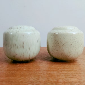 Vintage Salt and Pepper Shakers Light Yellow Green Brown Speckles 5 Hole 7 Hole Bauer image 3