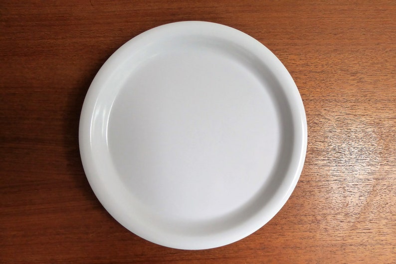 Ingrid Ltd Chicago Beige Salad Plate Stax Stackable 1 Color Left 7 7/8 Melamine Plates Mod 1970s White