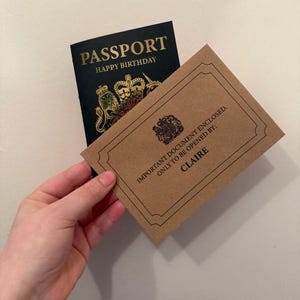 Un gratte-ciel pour révéler le passeport | billet carte d'embarquement | déjoué coché | passeport déjoué | Billet de transport | Billet surprise | rayure surprise