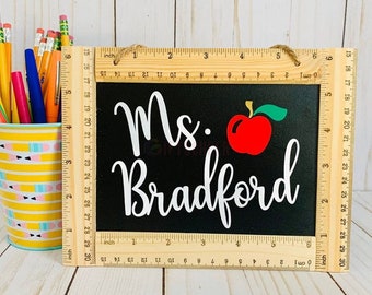 Custom Teacher Door Hanger, Classroom Sign Door Decor, Personalized Teacher Chalkboard Sign, Teacher Door Hanger,Teacher Back To School Gift