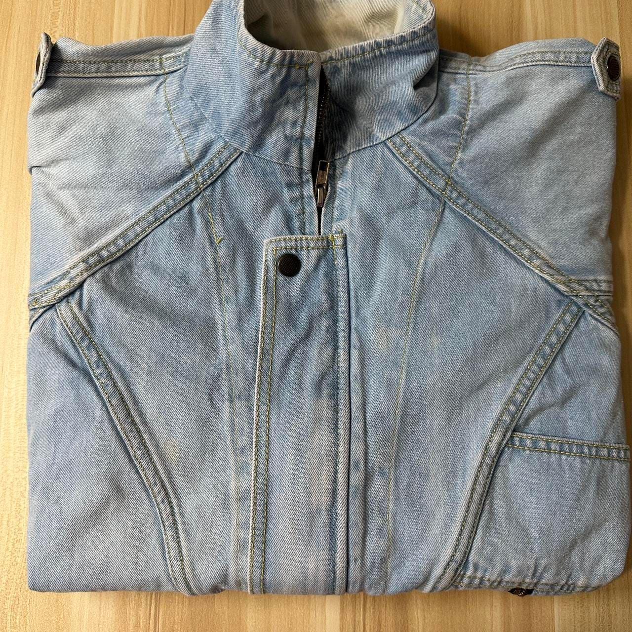 Vintage Light Wash Denim Jacket  Retro 80s/90s Style*