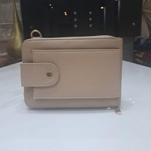 Cartera de piel beige para mujer / Cartera minimalista tipo sobre / Organizador multicompartimento con cremallera y cierre a presión