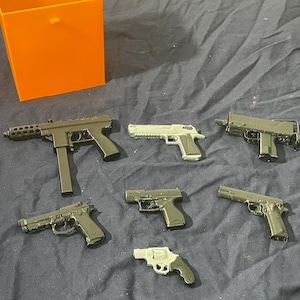 Pistol and Submachine Gun 1:6 Scale Models - Pack of 7