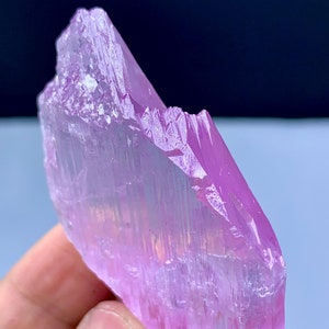 Fluorescerend roze kunzietkristal, natuurlijk beëindigd kunziet, kunzietkristal uit Afghanistan: 54 gram