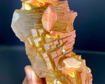 Stufenweiser Fluorit mit einzigartigen Regenbogen Schattierungen kombiniert Calcit aus Pakistan - 500 Gramm