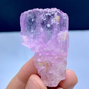 Fluorescerend roze kunzietkristal, bergvorm uiteinden kunzite, kunzietkristal uit Afghanistan: 27 gram