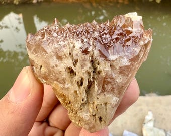 Cristal de topacio champán grabado, topacio pakistaní en bruto (108 gramos)