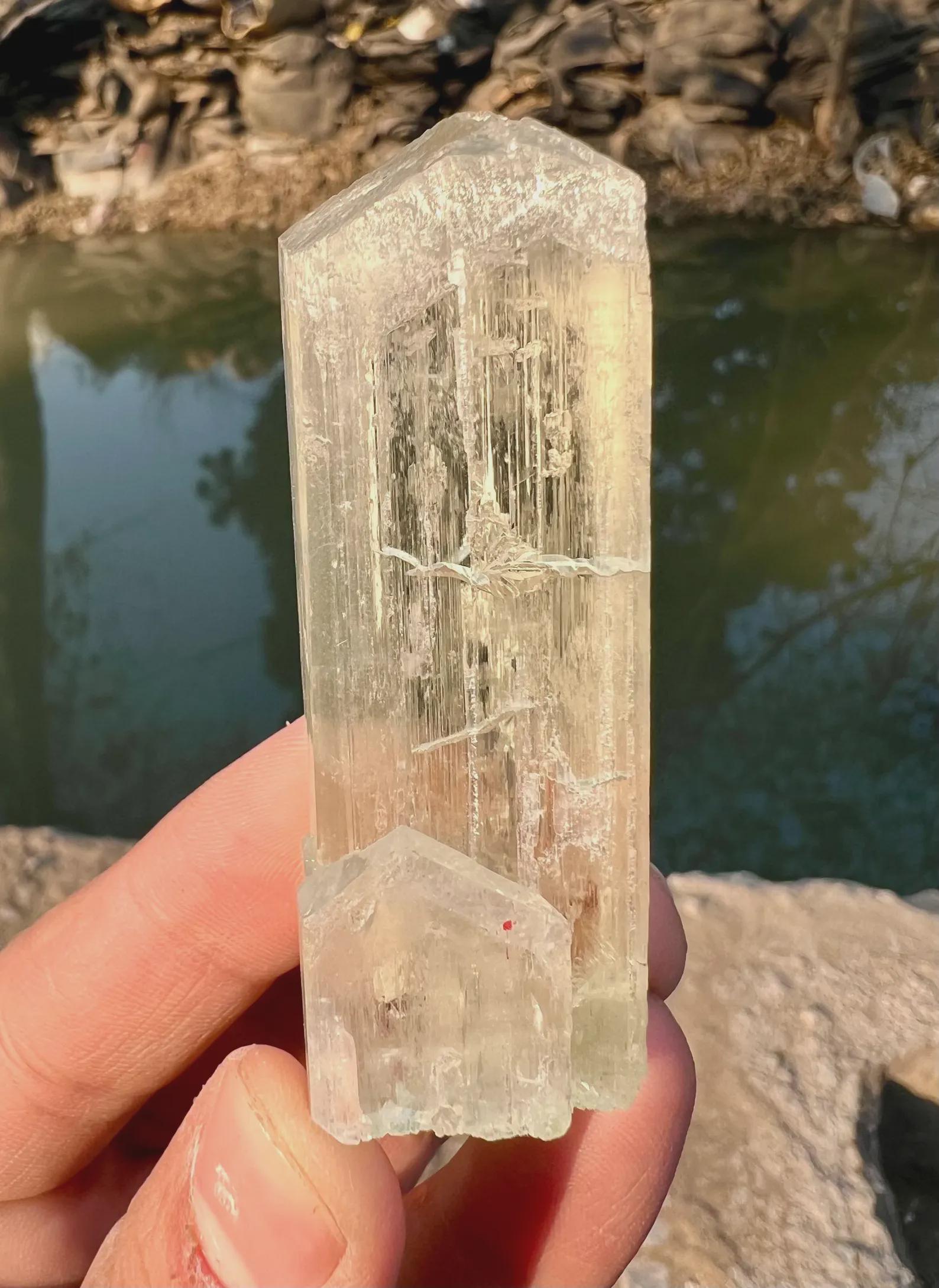 両端が尖った黄色のクンツァイト結晶 | 77グラムの鉱物標本 - Etsy 日本