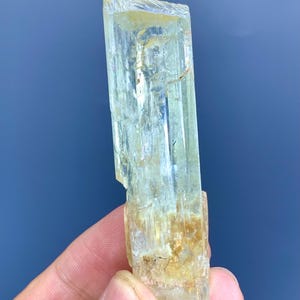 天然の黄色のトリフェーン クンツァイト クリスタル 複雑な終端を持つ透明な黄色のトリフェーン クンツァイト
