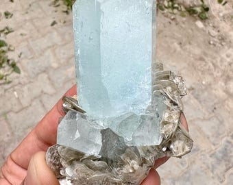 DT Sky Blue Aquamarin auf Muskovit Glimmer aus Nagar Valley Pakistan - 83 Gramm