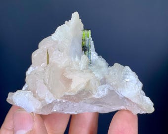 Grüne Turmaline auf Lepidolith Glimmer aus Skardu Pakistan - 122 gramm