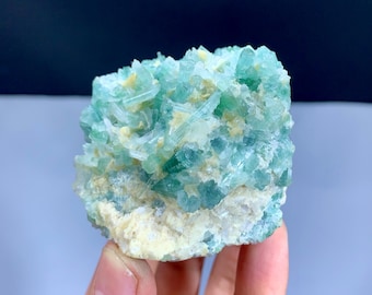 パライバトルマリン結晶（母岩付き）、アフガニスタン・パプロケ産