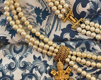 Gorgeous BeSpoke Vintage faux pearl choker with vintage  cross pendant