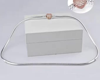 Collar con dije de corazón de rosa y cadena de serpiente de plata esterlina S925