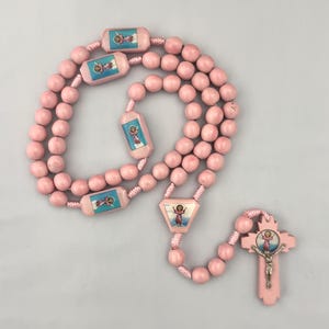 神の子イエス ピンク木製ロザリオ ネックレス ロザリオ デ マデラ デル ディビーノ ニーニョ キリスト教 カトリック ユニセックス ギフト Divino Niño de Bogotá
