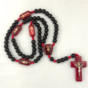Most Precious Blood of Jesus Christ Black & Red Wooden Rosary Necklace Rosario de Sangre Preciosa de Jesus Christian Catholic Unisex Gift