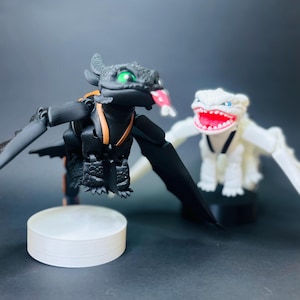Self-Stand/Mood Changing Toothless Flexi Desk Art