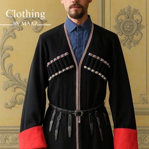 Traditioneller schwarzer Chokha Kosaken & Kaukasus Männer Benutzerdefinierte Wollmantel, langer Kosakenmantel für Männer, langer Kosakenwolle Russischer Kriegsmantel, CBM