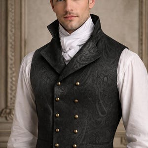 Pode incluir: Uma placa de madeira rústica com o texto "Welcome to our home" em letras brancas. A placa apresenta um acabamento desgastado e um design simples e convidativo, perfeito para uma varanda ou entrada.