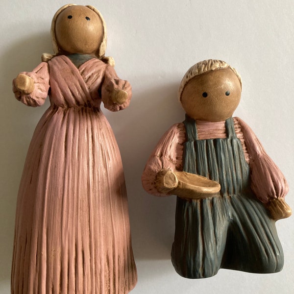 Studio Art Thanksgiving Primitive Pilgrim Pair, Ceramic Corn Husk Pair of Figurines