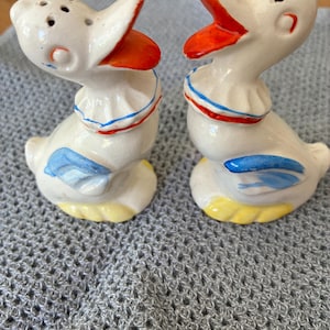 Vintage 1950’s Matching Pair of Laughing Ducks Salt and Pepper Shakers, Vintage Kitchen, Occupied Japan