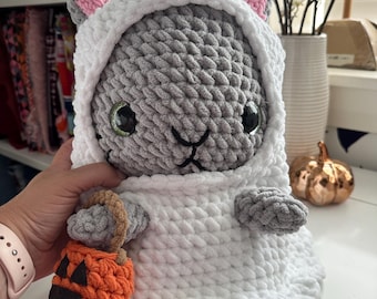 Crochet Ghost Cat Plush: Halloween Amigurumi with Pumpkin Bucket